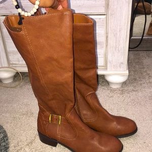 Size 9 Arizona leather boots with a small heel